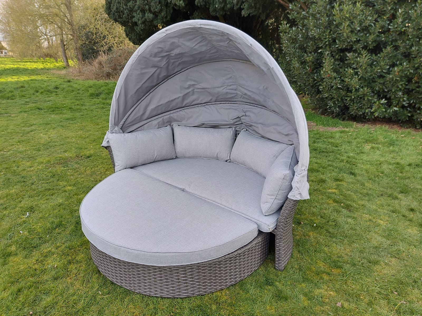PLATINUM DAY BED WITH CANOPY